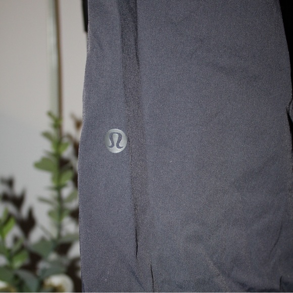 Men’s lululemon joggers size small - Picture 3 of 3